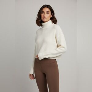 Ivory Turtleneck Cropped Sweater Ribbed Knit Long Sleeve Small‎